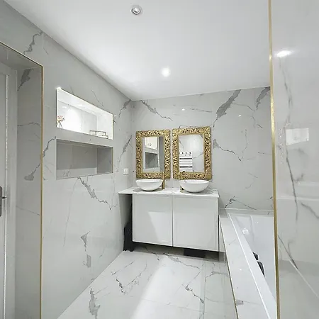 L'empire Apartment